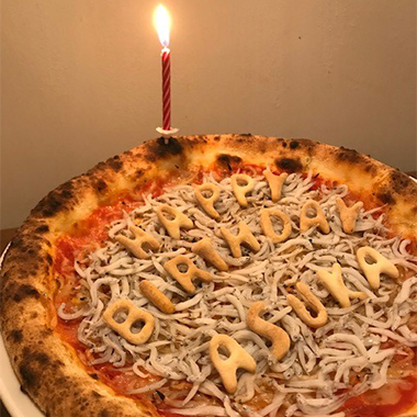 誕生日などのお祝いに…pizzaにメッセージ